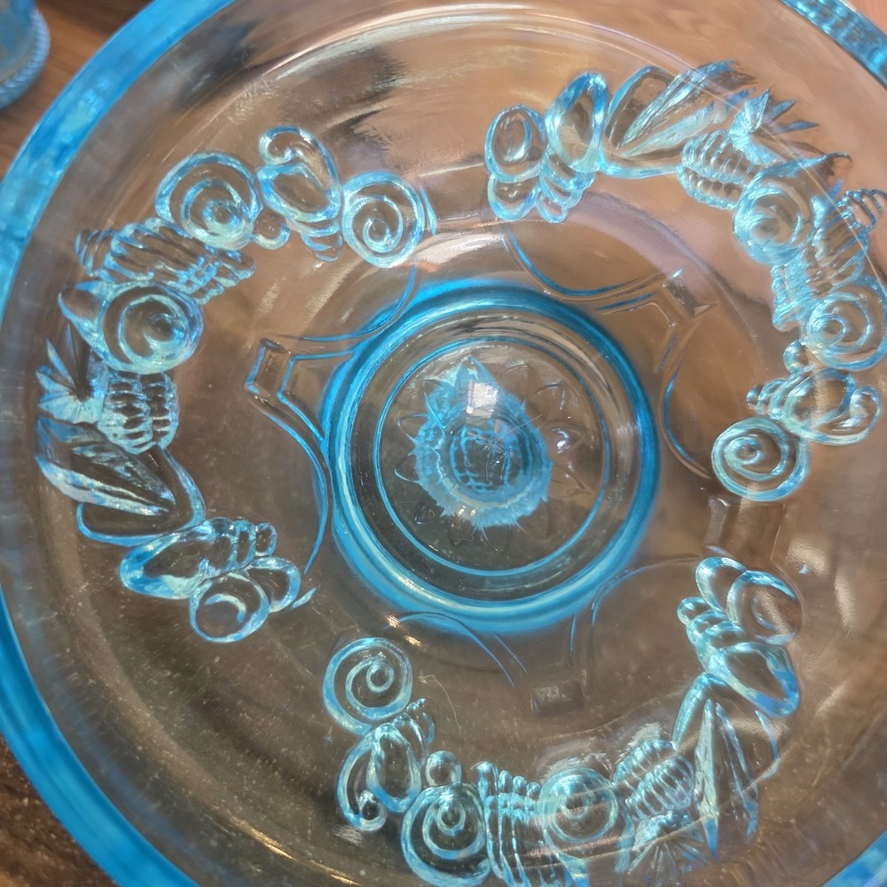 Westmoreland Argonaut Shell & Dolphin Aqua Footed Glass Candy Dish With Lid Blue - Picture 10 of 11
